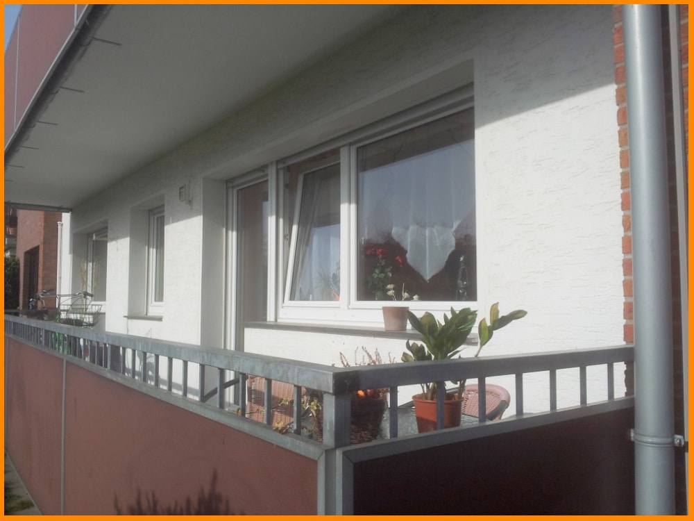 mit großer Loggia ...